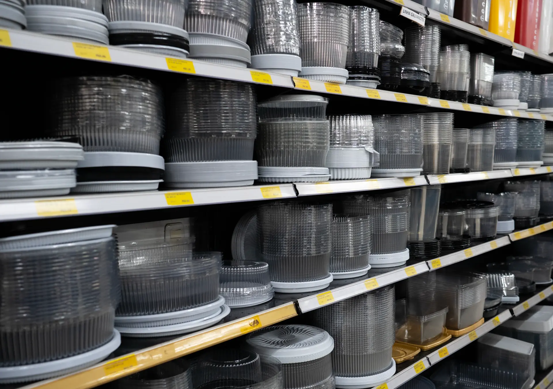 Produtos da linha de embalagens disponíveis na loja da Embala Mais